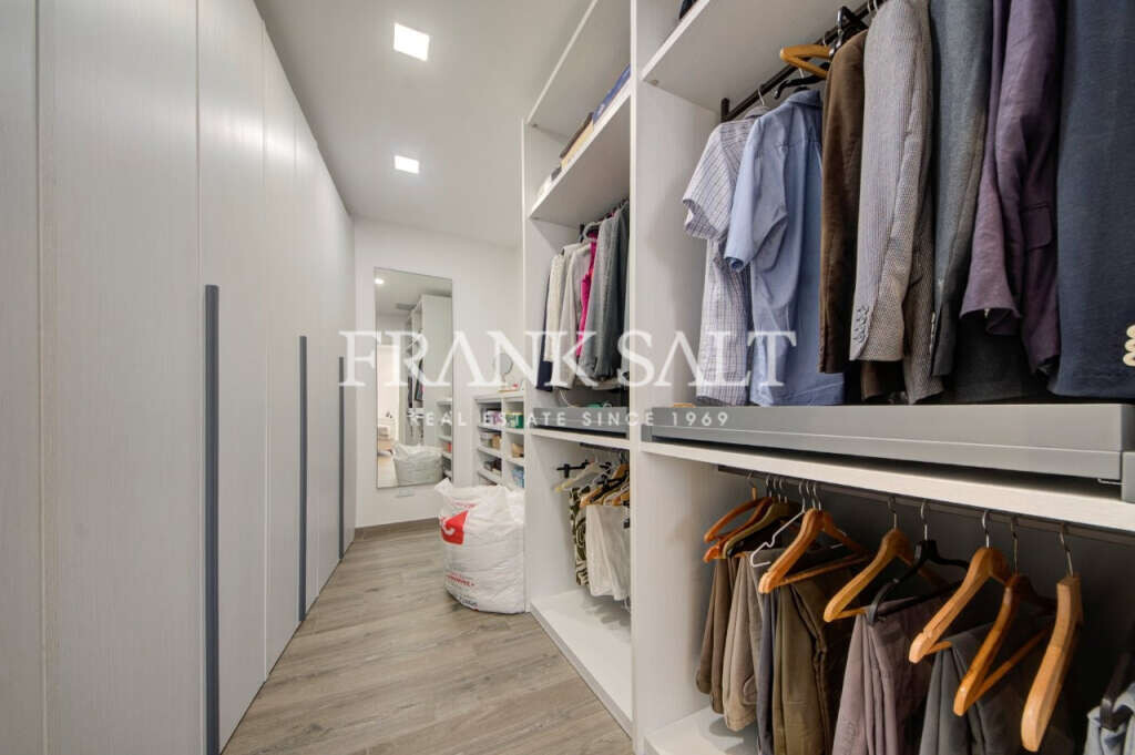 Naxxar, 5 Bedrooms Bedrooms, ,3 BathroomsBathrooms,For Sale,FRSA-921714