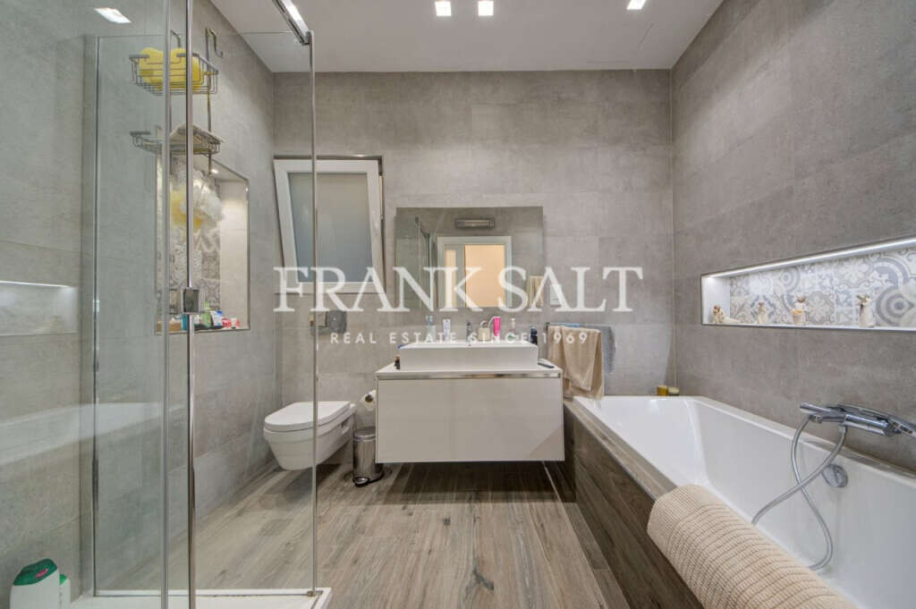 Naxxar, 5 Bedrooms Bedrooms, ,3 BathroomsBathrooms,For Sale,FRSA-921714