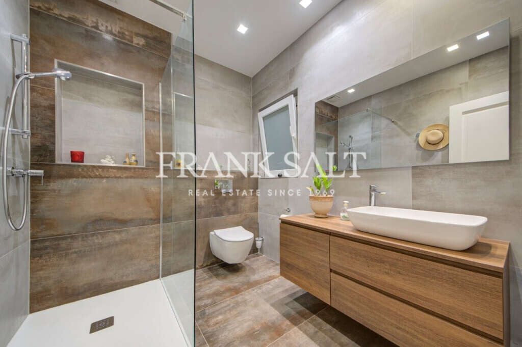 Naxxar, 5 Bedrooms Bedrooms, ,3 BathroomsBathrooms,For Sale,FRSA-921714