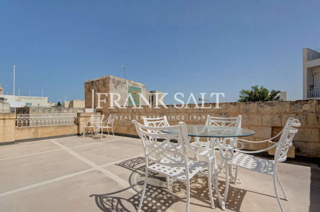 Naxxar, 5 Bedrooms Bedrooms, ,3 BathroomsBathrooms,For Sale,FRSA-921714