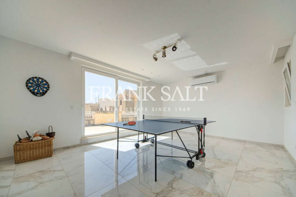 Naxxar, 5 Bedrooms Bedrooms, ,3 BathroomsBathrooms,For Sale,FRSA-921714