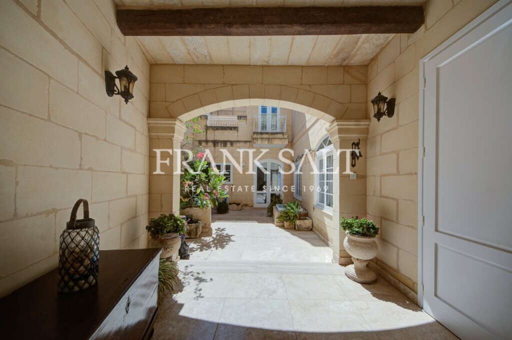 Naxxar, 5 Bedrooms Bedrooms, ,3 BathroomsBathrooms,For Sale,FRSA-921714