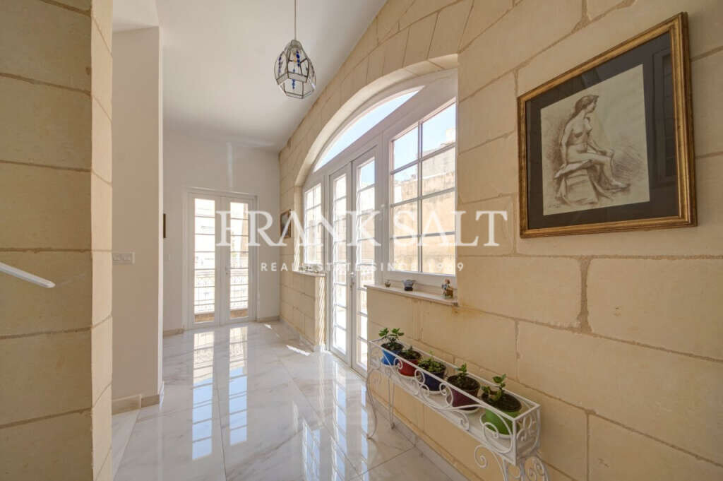 Naxxar, 5 Bedrooms Bedrooms, ,3 BathroomsBathrooms,For Sale,FRSA-921714