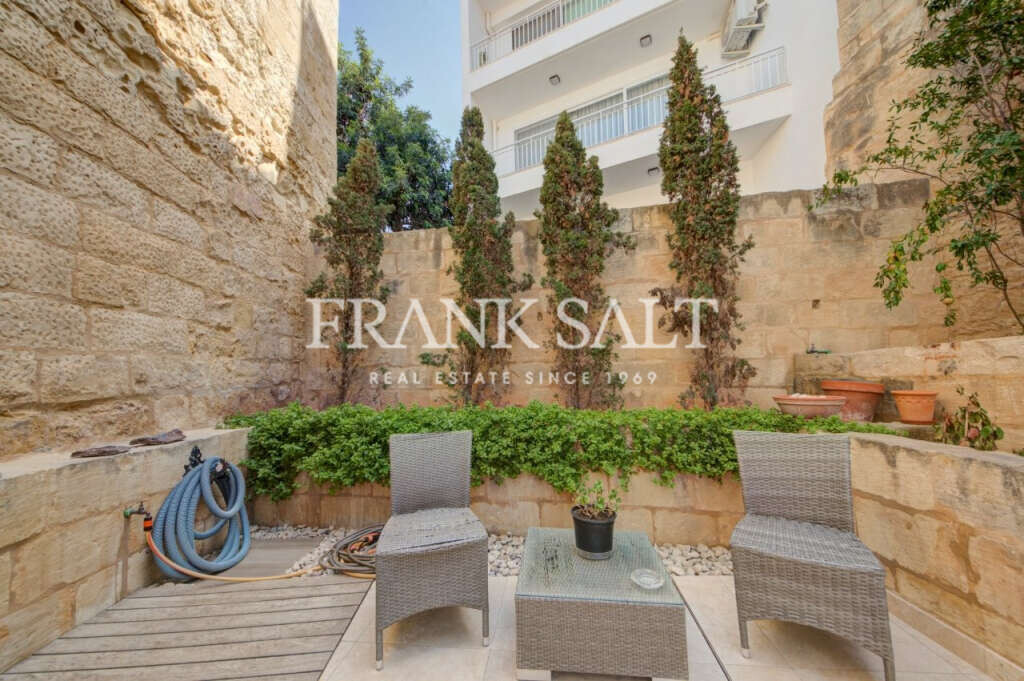 Naxxar, 5 Bedrooms Bedrooms, ,3 BathroomsBathrooms,For Sale,FRSA-921714