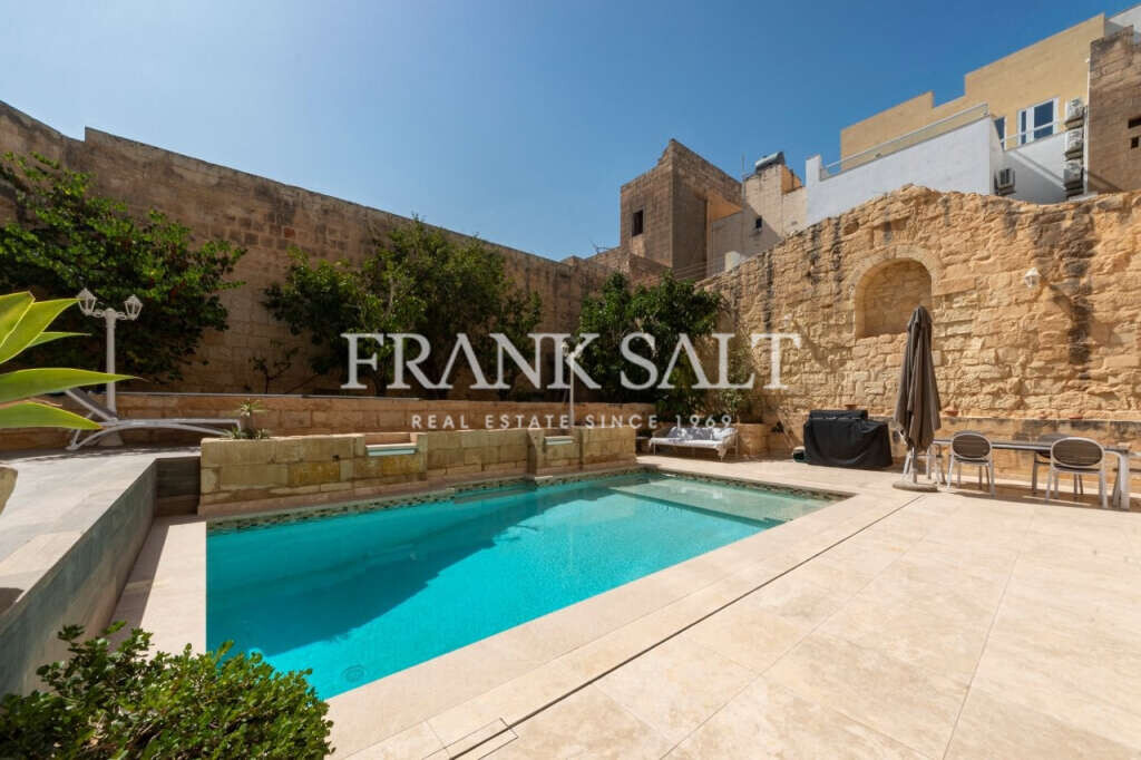Naxxar, 5 Bedrooms Bedrooms, ,3 BathroomsBathrooms,For Sale,FRSA-921714