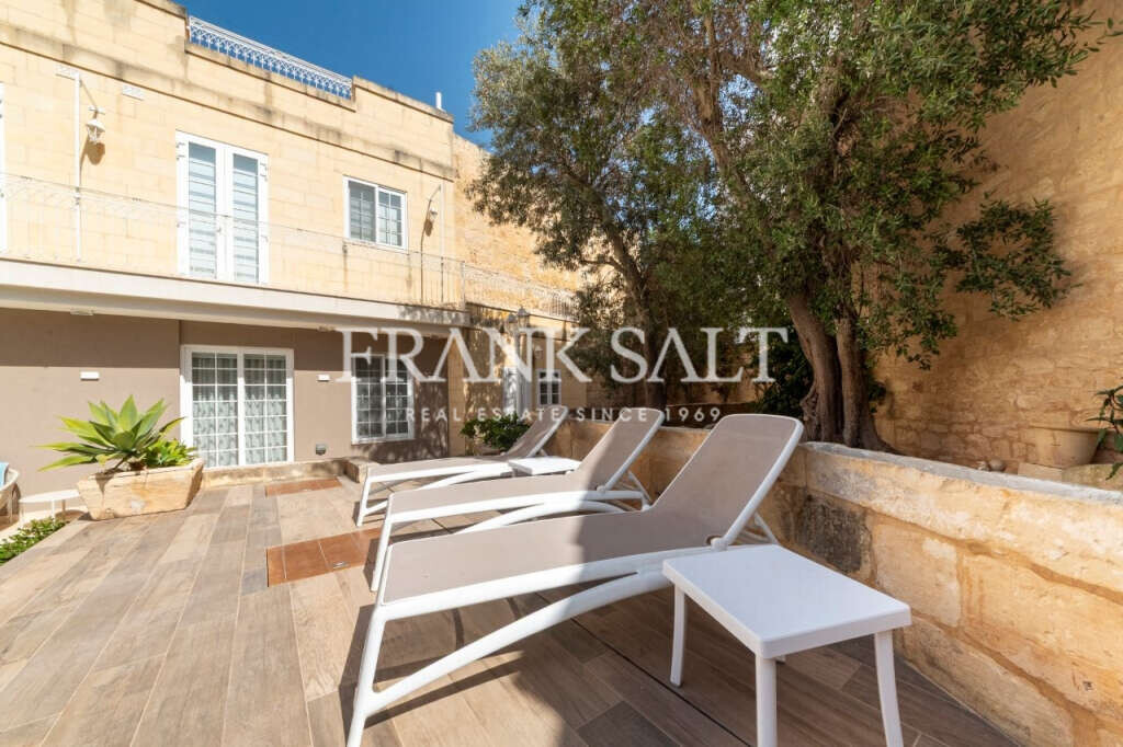 Naxxar, 5 Bedrooms Bedrooms, ,3 BathroomsBathrooms,For Sale,FRSA-921714