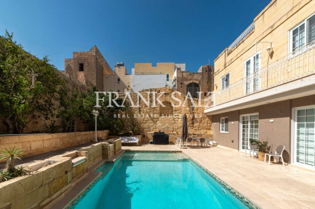 Naxxar, 5 Bedrooms Bedrooms, ,3 BathroomsBathrooms,For Sale,FRSA-921714