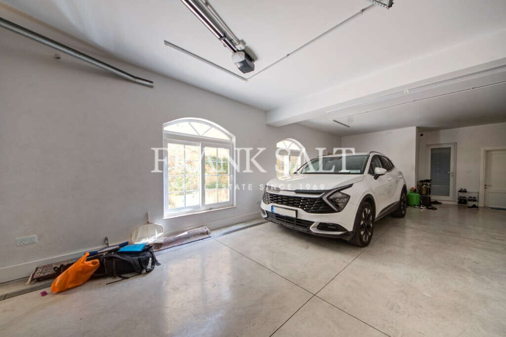 Naxxar, 5 Bedrooms Bedrooms, ,3 BathroomsBathrooms,For Sale,FRSA-921714