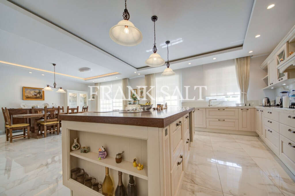 Naxxar, 5 Bedrooms Bedrooms, ,3 BathroomsBathrooms,For Sale,FRSA-921714