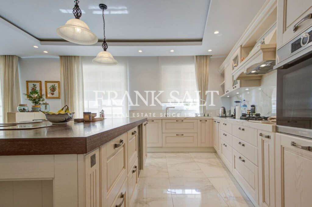 Naxxar, 5 Bedrooms Bedrooms, ,3 BathroomsBathrooms,For Sale,FRSA-921714