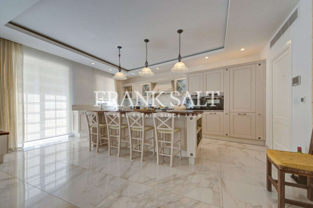 Naxxar, 5 Bedrooms Bedrooms, ,3 BathroomsBathrooms,For Sale,FRSA-921714