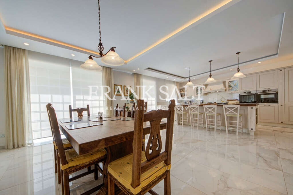 Naxxar, 5 Bedrooms Bedrooms, ,3 BathroomsBathrooms,For Sale,FRSA-921714