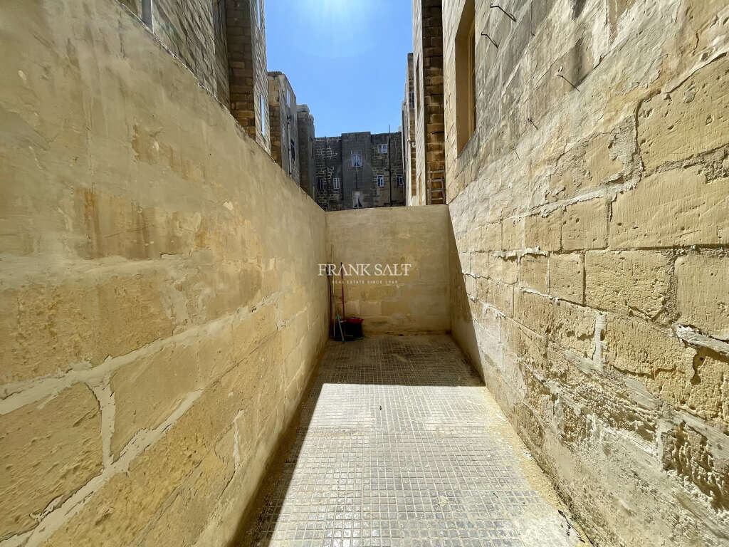 Vittoriosa, 3 Bedrooms Bedrooms, ,For Sale,FRSA-752734