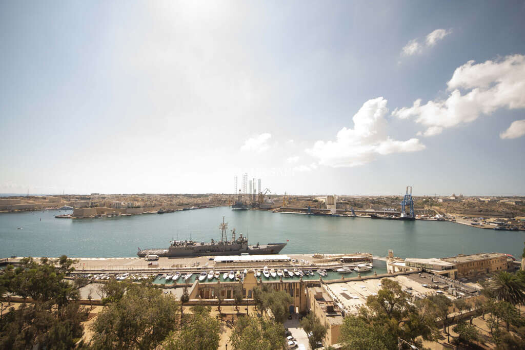 Floriana, 12 Bedrooms Bedrooms, ,4 BathroomsBathrooms,For Sale,FRSA-925721