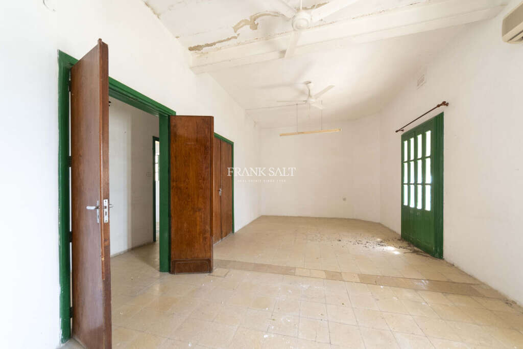 Floriana, 12 Bedrooms Bedrooms, ,4 BathroomsBathrooms,For Sale,FRSA-925721