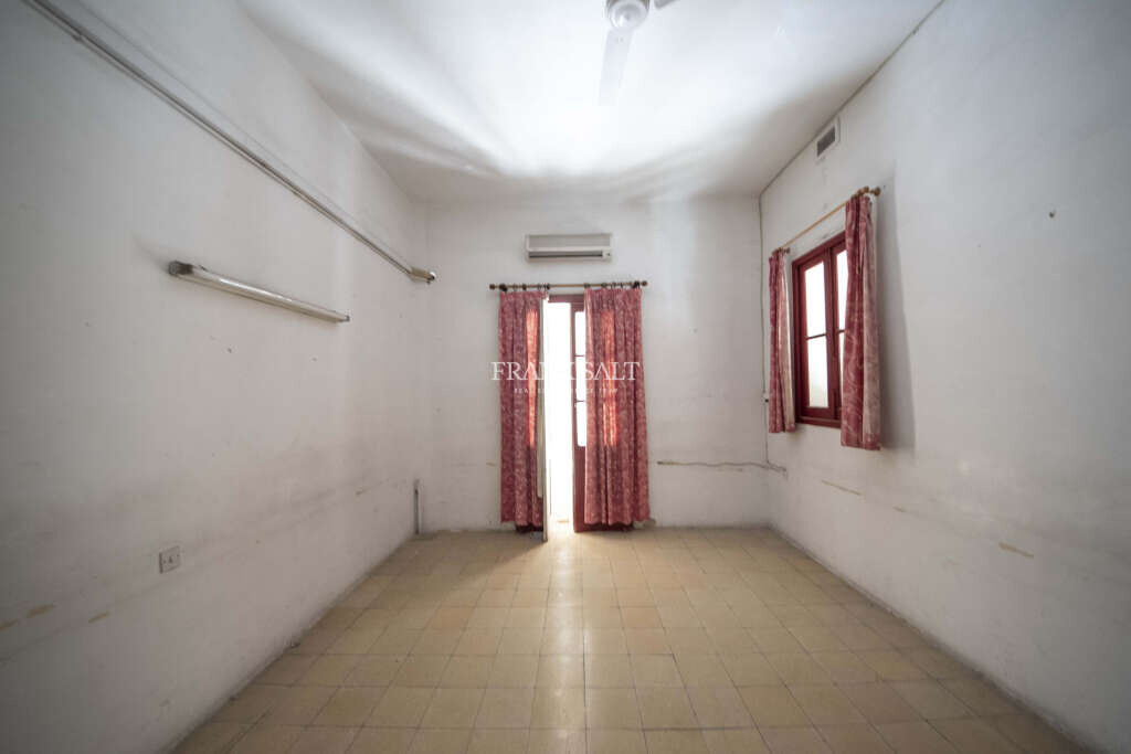 Floriana, 12 Bedrooms Bedrooms, ,4 BathroomsBathrooms,For Sale,FRSA-925721