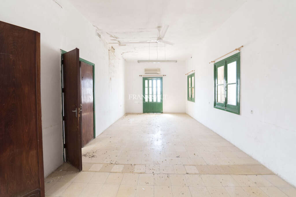 Floriana, 12 Bedrooms Bedrooms, ,4 BathroomsBathrooms,For Sale,FRSA-925721