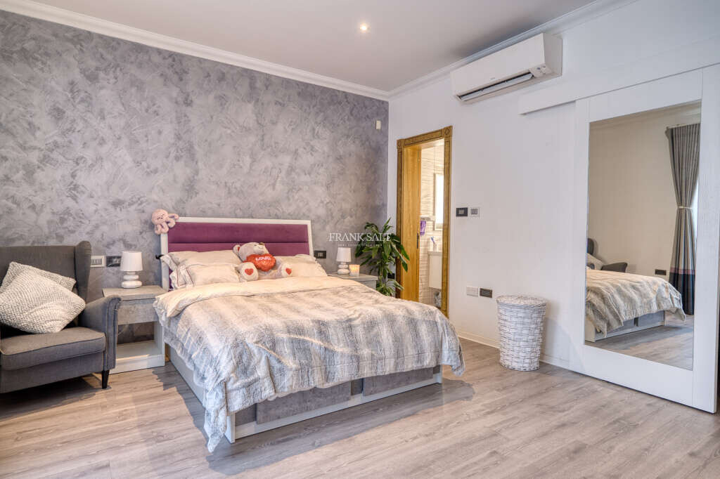 Mosta, 4 Bedrooms Bedrooms, ,3 BathroomsBathrooms,For Sale,FRSA-925768