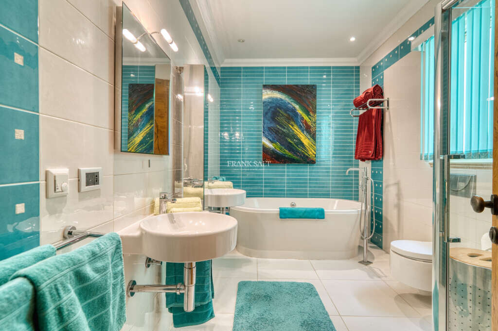 Mosta, 4 Bedrooms Bedrooms, ,3 BathroomsBathrooms,For Sale,FRSA-925768