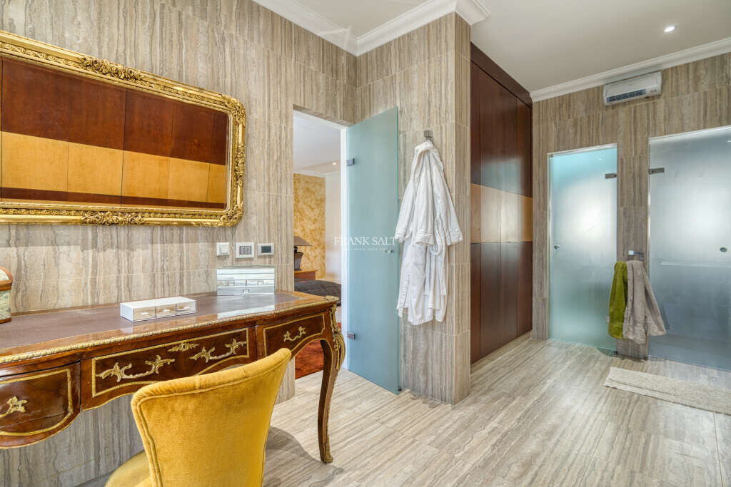 Mosta, 4 Bedrooms Bedrooms, ,3 BathroomsBathrooms,For Sale,FRSA-925768