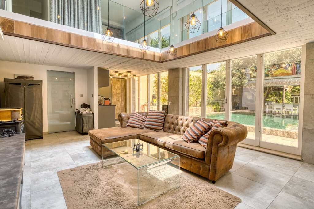 Mosta, 4 Bedrooms Bedrooms, ,3 BathroomsBathrooms,For Sale,FRSA-925768