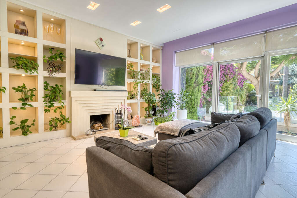 Mosta, 4 Bedrooms Bedrooms, ,3 BathroomsBathrooms,For Sale,FRSA-925768