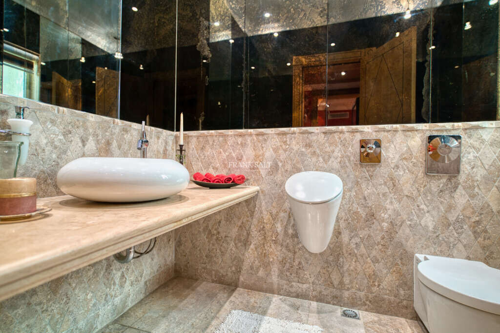 Mosta, 4 Bedrooms Bedrooms, ,3 BathroomsBathrooms,For Sale,FRSA-925768