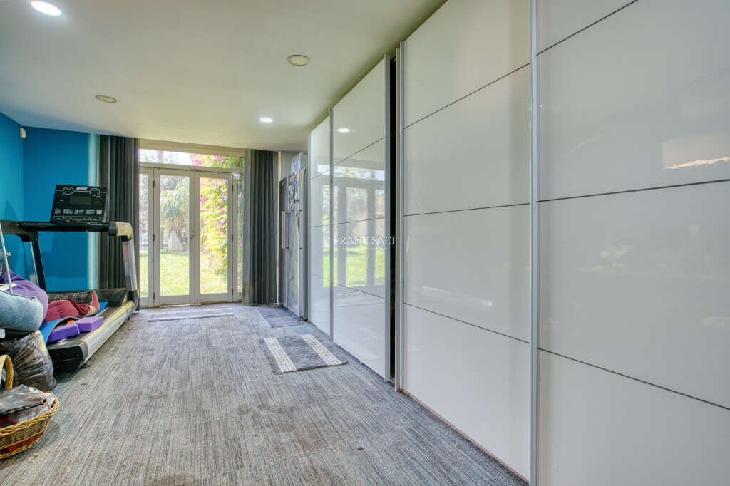 Mosta, 4 Bedrooms Bedrooms, ,3 BathroomsBathrooms,For Sale,FRSA-925768