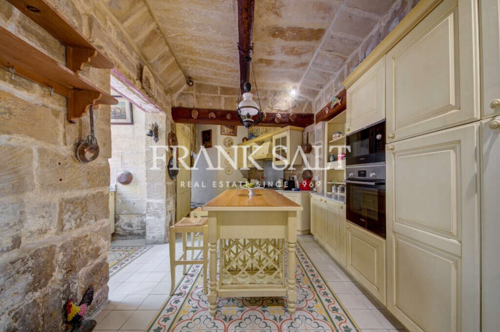 Attard, 3 Bedrooms Bedrooms, ,3 BathroomsBathrooms,For Sale,FRSA-922936