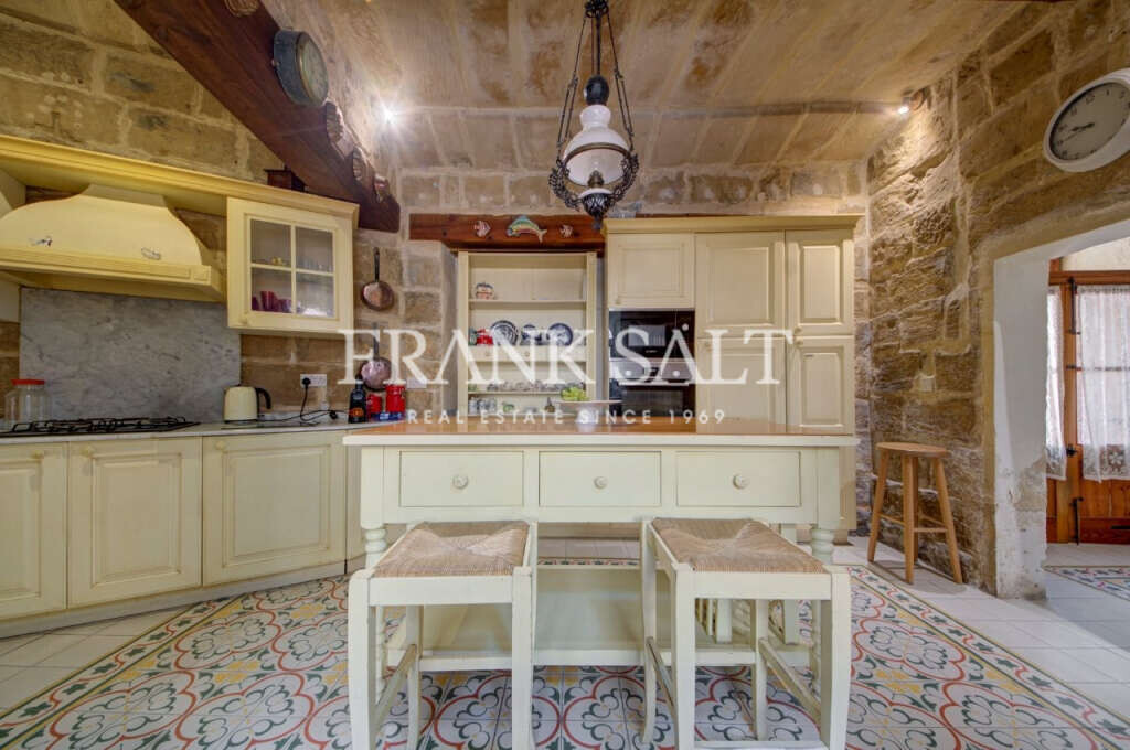 Attard, 3 Bedrooms Bedrooms, ,3 BathroomsBathrooms,For Sale,FRSA-922936