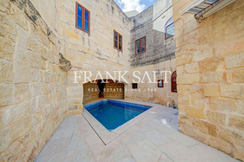 Attard, 3 Bedrooms Bedrooms, ,3 BathroomsBathrooms,For Sale,FRSA-922936