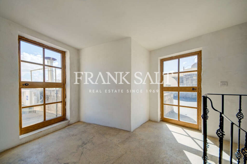 Attard, 3 Bedrooms Bedrooms, ,3 BathroomsBathrooms,For Sale,FRSA-922936