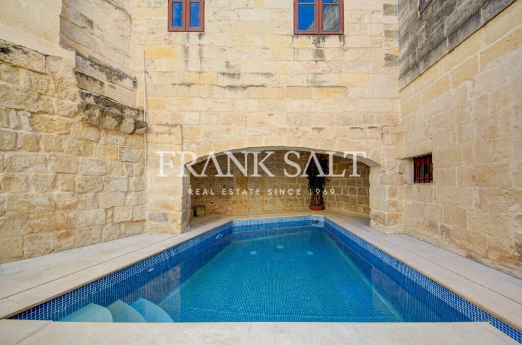 Attard, 3 Bedrooms Bedrooms, ,3 BathroomsBathrooms,For Sale,FRSA-922936