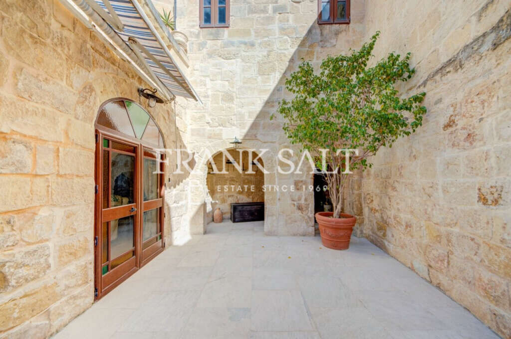 Attard, 3 Bedrooms Bedrooms, ,3 BathroomsBathrooms,For Sale,FRSA-922936