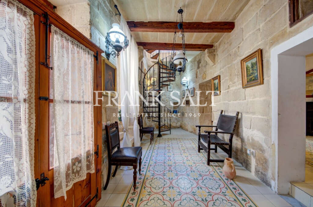 Attard, 3 Bedrooms Bedrooms, ,3 BathroomsBathrooms,For Sale,FRSA-922936