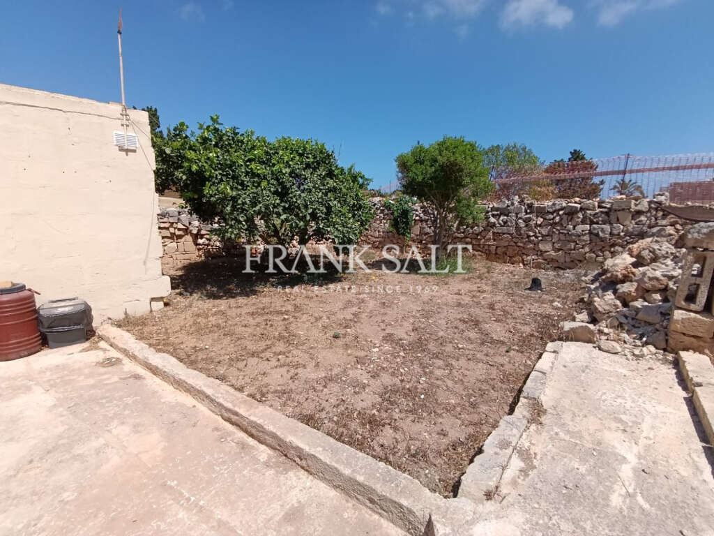 Mellieha, 3 Bedrooms Bedrooms, ,1 BathroomBathrooms,For Sale,FRSA-921409