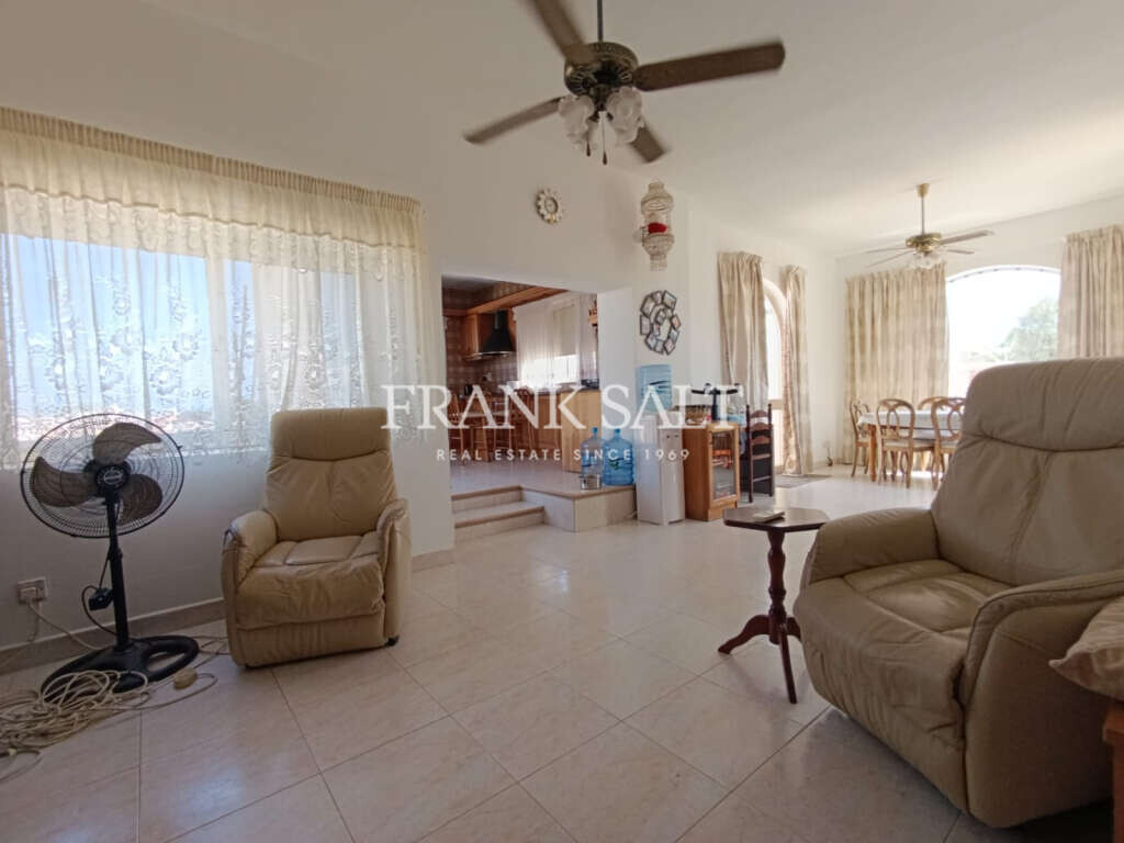 Mellieha, 3 Bedrooms Bedrooms, ,1 BathroomBathrooms,For Sale,FRSA-921409