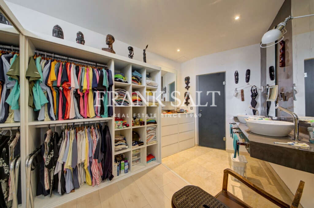 Birkirkara, 9 Bedrooms Bedrooms, ,6 BathroomsBathrooms,For Sale,FRSA-924887