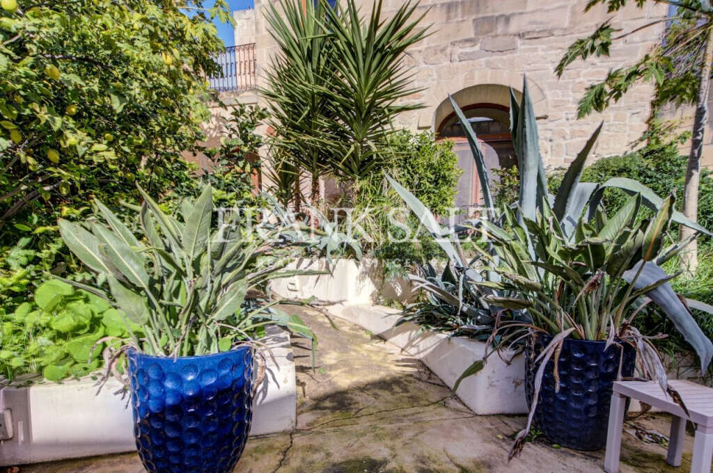 Birkirkara, 9 Bedrooms Bedrooms, ,6 BathroomsBathrooms,For Sale,FRSA-924887