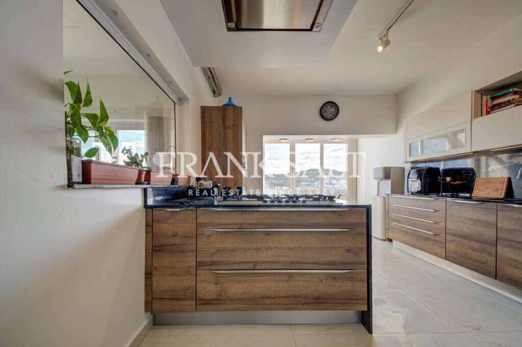 Xemxija, 2 Bedrooms Bedrooms, ,1 BathroomBathrooms,For Sale,FRSA-925216