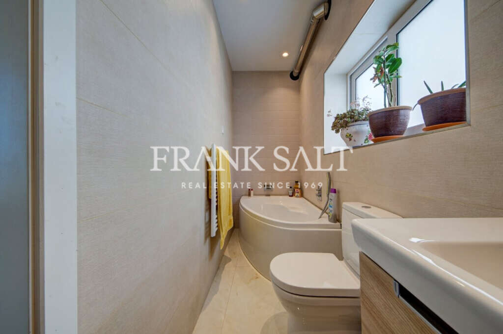 Xemxija, 2 Bedrooms Bedrooms, ,1 BathroomBathrooms,For Sale,FRSA-925216