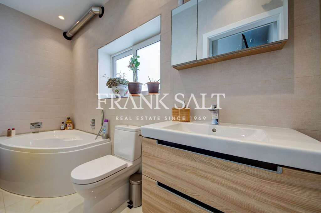 Xemxija, 2 Bedrooms Bedrooms, ,1 BathroomBathrooms,For Sale,FRSA-925216