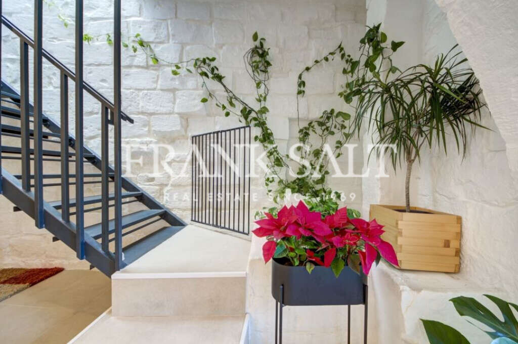 Mosta, 4 Bedrooms Bedrooms, ,2 BathroomsBathrooms,For Sale,FRSA-925521