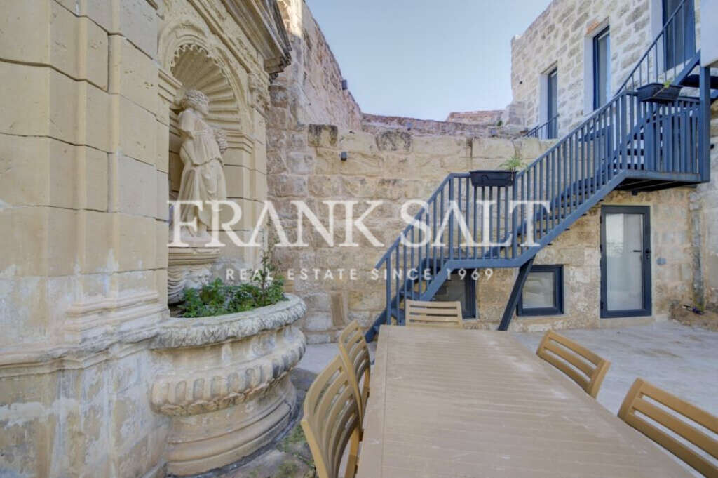 Mosta, 4 Bedrooms Bedrooms, ,2 BathroomsBathrooms,For Sale,FRSA-925521