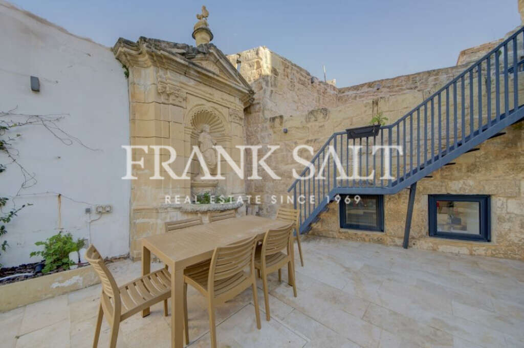 Mosta, 4 Bedrooms Bedrooms, ,2 BathroomsBathrooms,For Sale,FRSA-925521