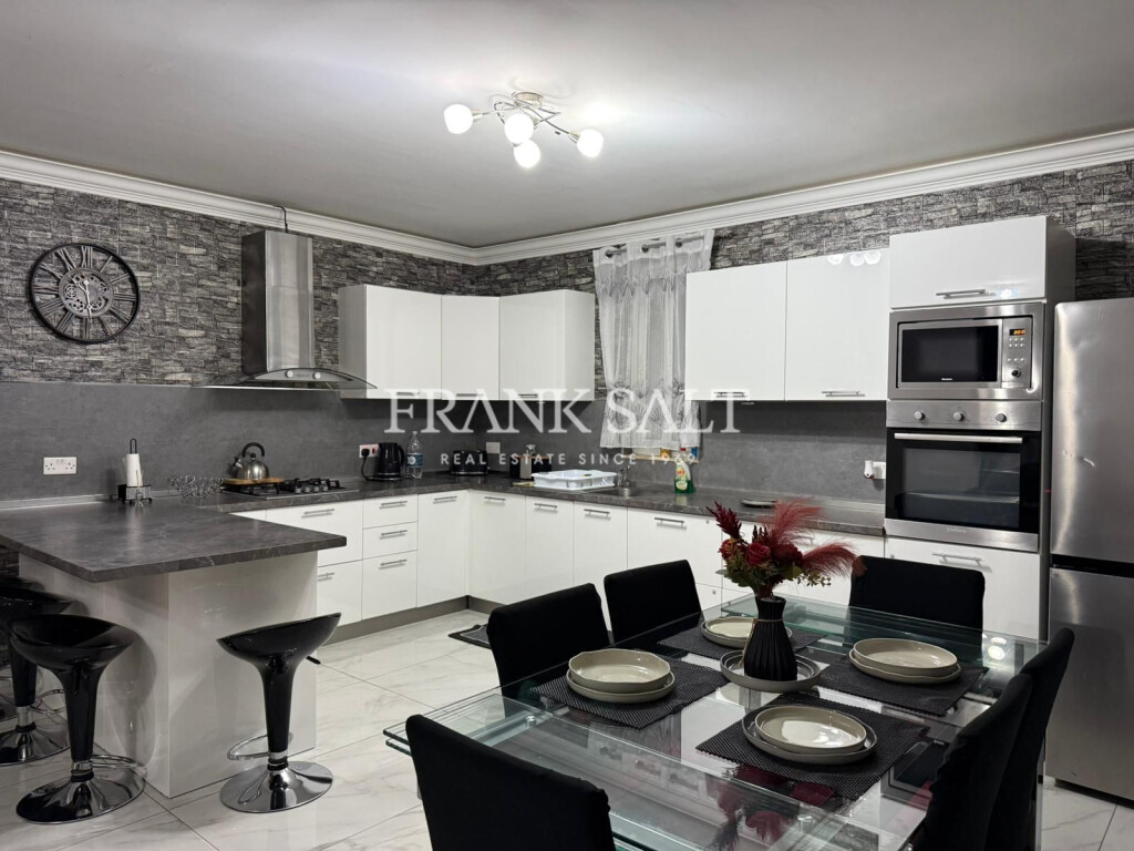 Zebbiegh, 3 Bedrooms Bedrooms, ,1 BathroomBathrooms,For Sale,FRSA-925530