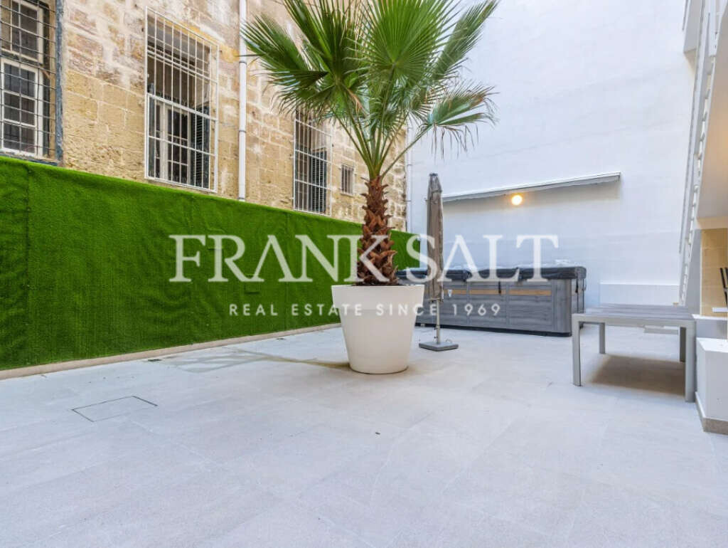 Floriana, 3 Bedrooms Bedrooms, ,2 BathroomsBathrooms,For Sale,FRSA-925593