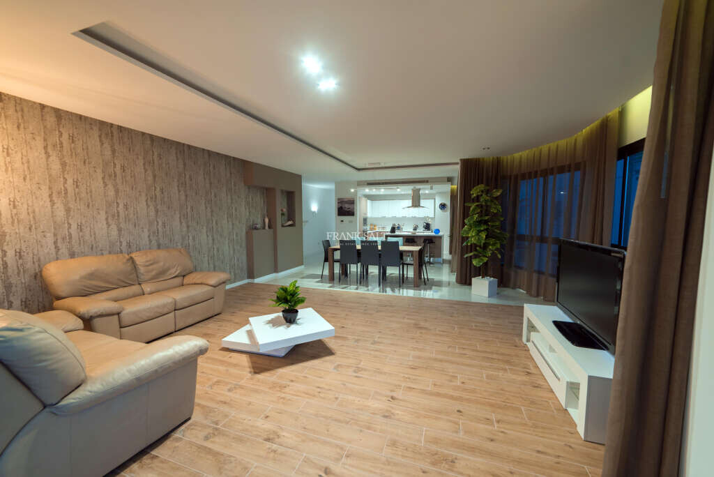 Sliema, 3 Bedrooms Bedrooms, ,1 BathroomBathrooms,For Sale,FRSA-913683