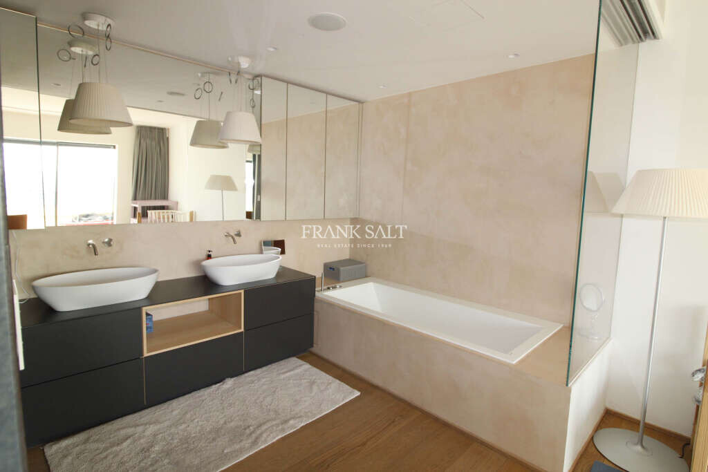 Portomaso, 3 Bedrooms Bedrooms, ,For Sale,FRSA-041536