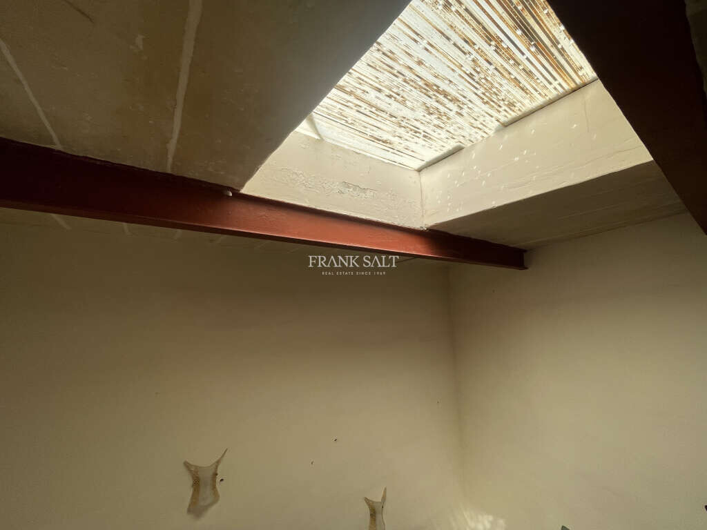 Siggiewi, 4 Bedrooms Bedrooms, ,2 BathroomsBathrooms,For Sale,FRSA-922133